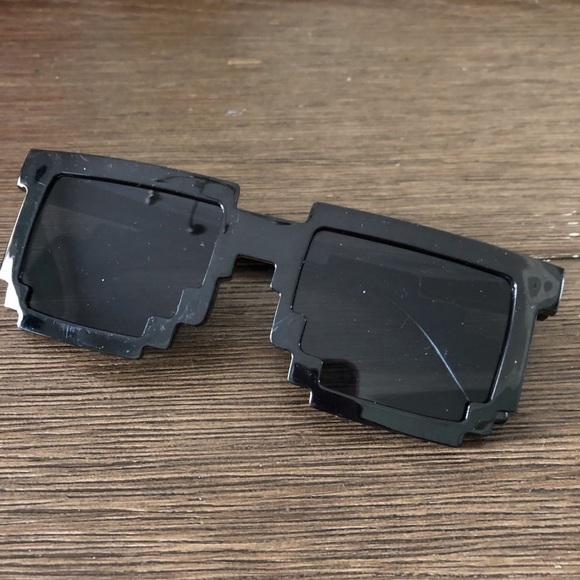 Minecraft kids black pixel sunglasses - Picture 1 of 2